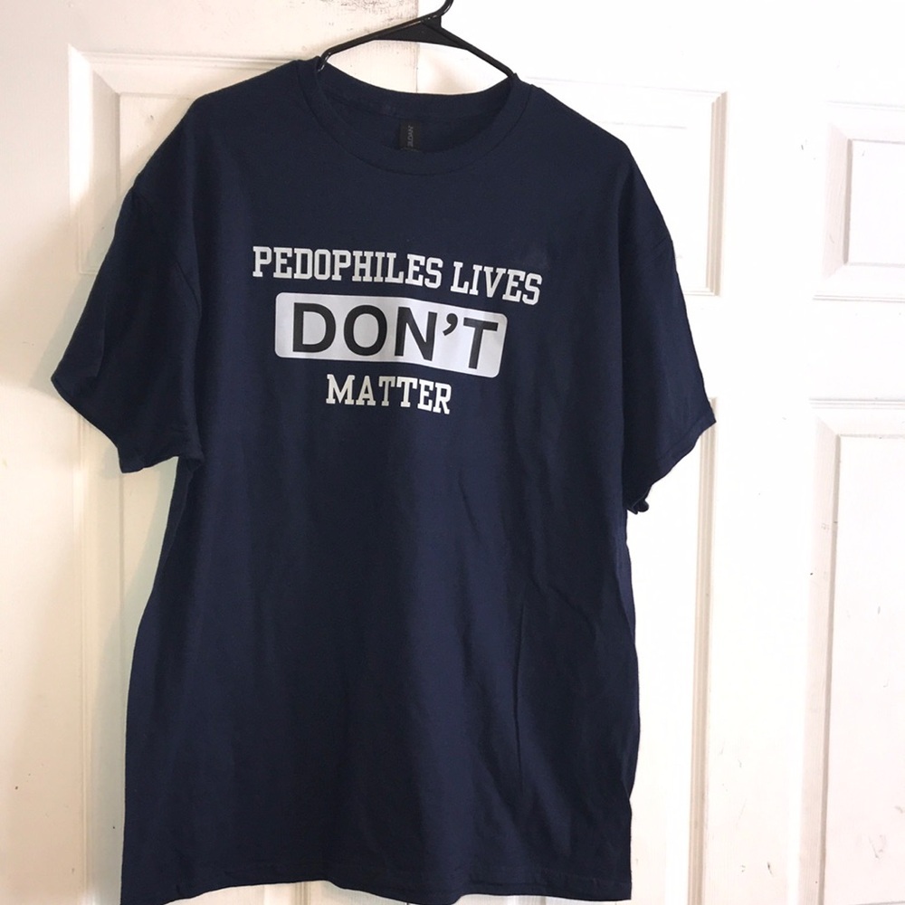 NWOT Unisex Gildan T-Shirt